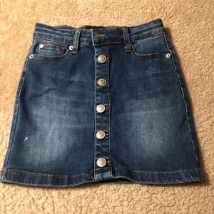 Button denim skirt